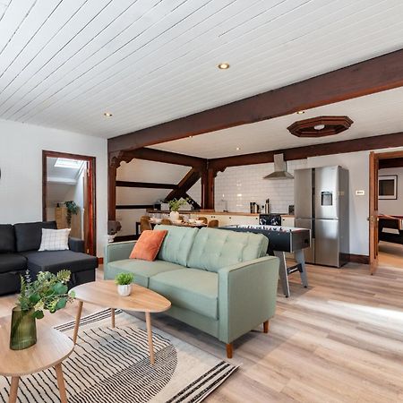 Madison House - Converted Church 5 Bed Pontypool Exterior foto