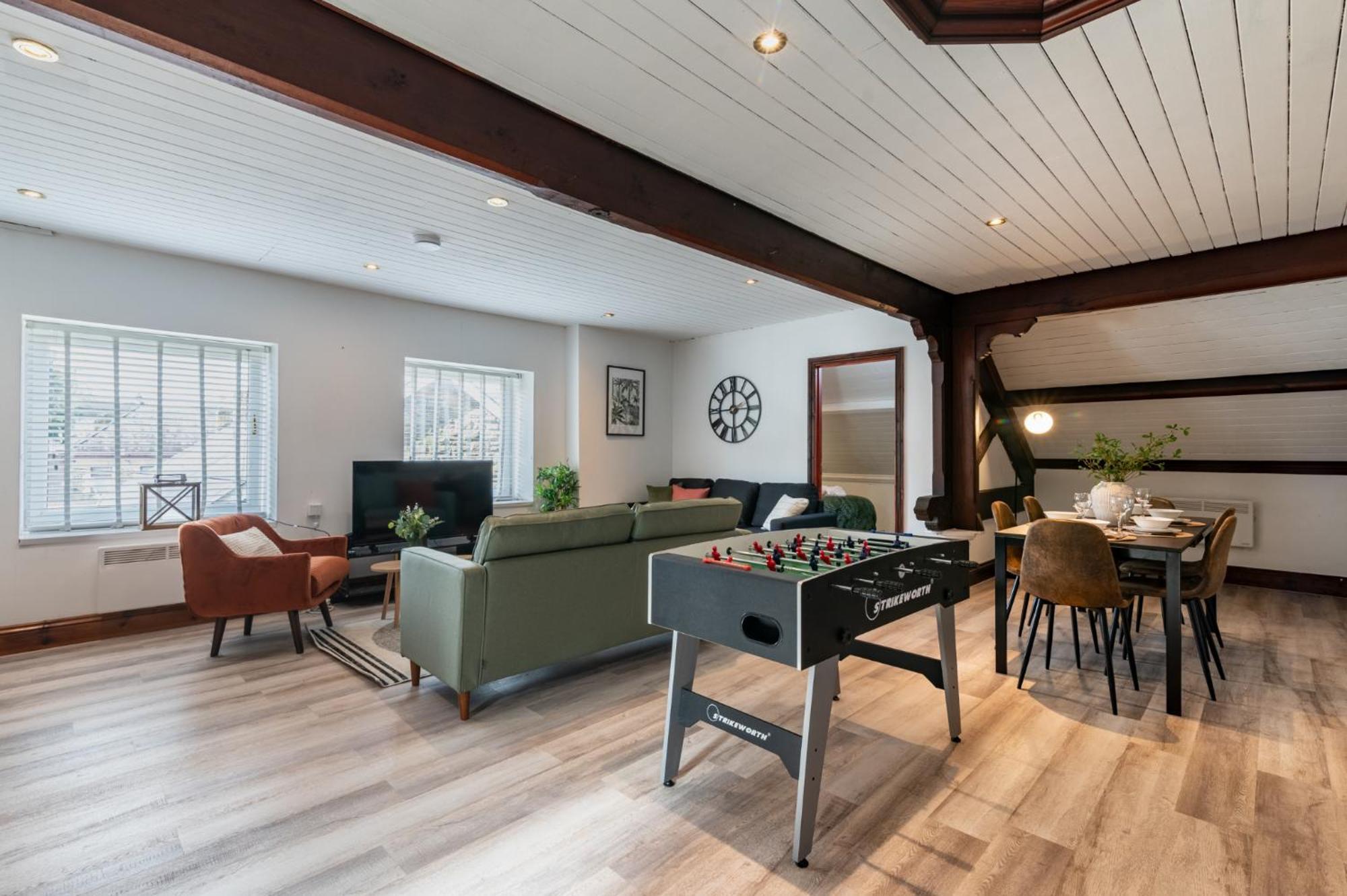 Madison House - Converted Church 5 Bed Pontypool Exterior foto